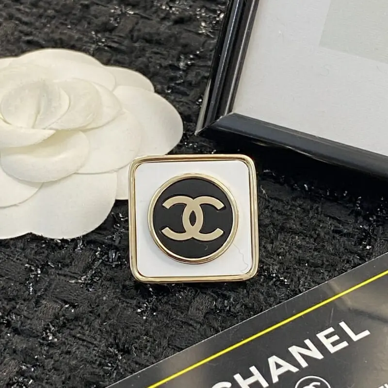 chanel brooches pour femme s_12341ba2